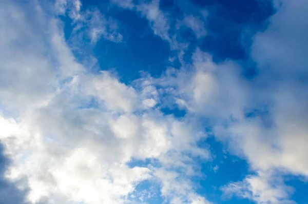 Cielo Azul Nubes Blancas Una Tormenta Otoño Siberia Antes Primera — Foto de Stock