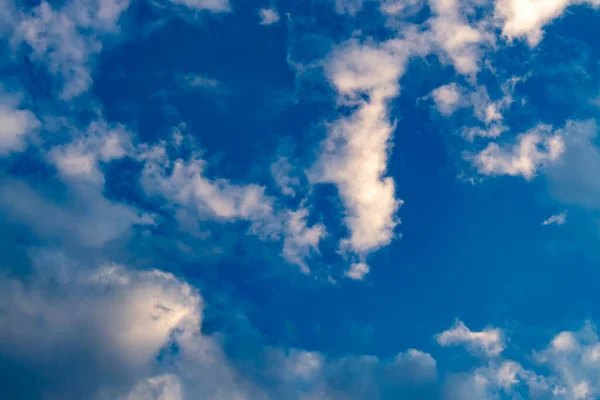 Ciel Bleu Avec Des Nuages Blancs Vue Bas — Photo