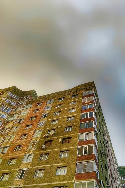 Casa Città Cielo Grigio Surgut Russia Agosto 2020 — Foto Stock