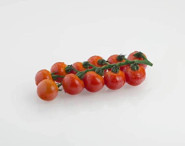 Tomates Cereja Vermelha Fundo Branco — Fotografia de Stock