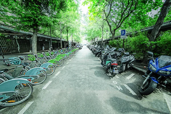Rowery Uliczne Motocykle Paryż Francja Wiosna — Zdjęcie stockowe