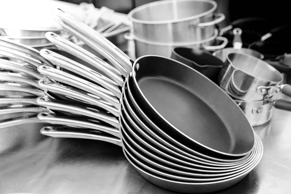 不锈钢炊具 不锈钢锅 厨房用具 — 图库照片