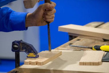 Keski ile marangoz ve atölye çalışmasında, closeu çekiç