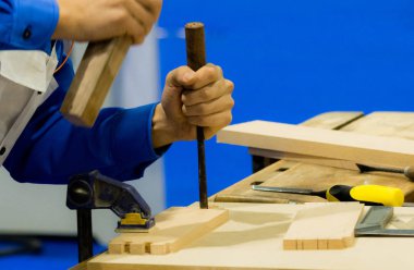 Keski ile marangoz ve atölye çalışmasında, closeu çekiç