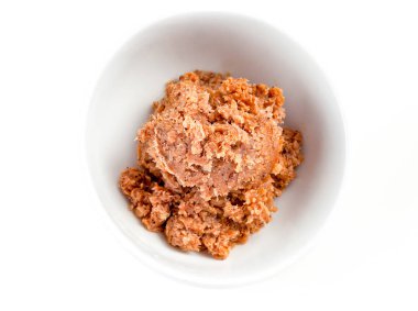 Beyaz arka plan madde üzerinde beyaz bir kase karides yapıştırın