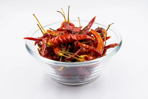 Torkad Chili Skålen Vit Bakgrund Chilipeppar — Stockfoto