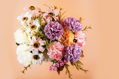 Yapay çiçek buket dekorasyon, kopya alan arka plan