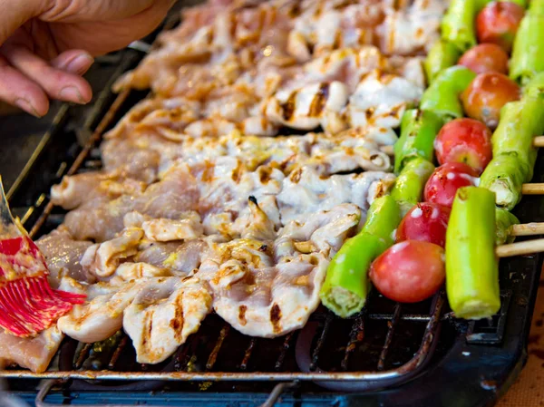 Grillen Von Hähnchen Kabobs Auf Flammendem Grill Hähnchen Shish Kebab — Stockfoto