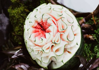 Meyve ve sebze oymalar, oyma ekran Tay meyve