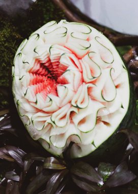 Meyve ve sebze oymalar, oyma ekran Tay meyve