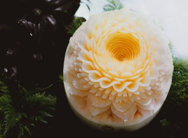 Meyve ve sebze oymalar, oyma ekran Tay meyve