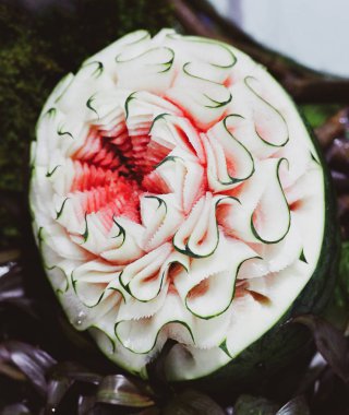 Meyve ve sebze oymalar, oyma ekran Tay meyve