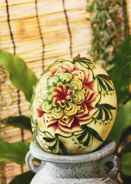 Meyve ve sebze oymalar, oyma ekran Tay meyve