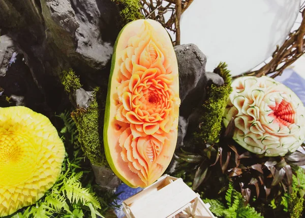 Meyve ve sebze oymalar, oyma ekran Tay meyve