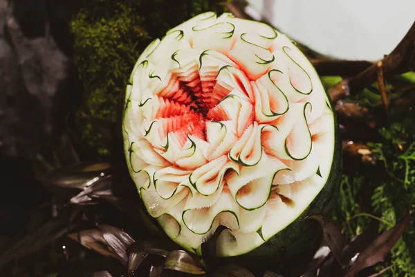 Meyve ve sebze oymalar, oyma ekran Tay meyve