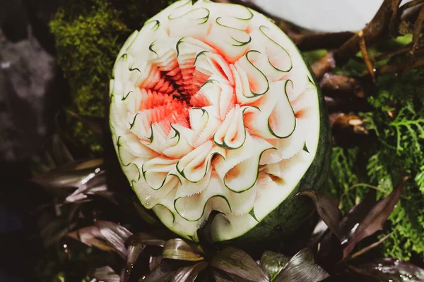 Meyve ve sebze oymalar, oyma ekran Tay meyve