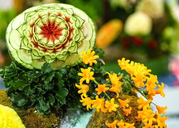 Ukiran Buah Dan Sayuran Menampilkan Ukiran Buah Thai — Stok Foto