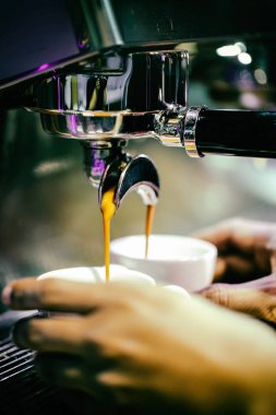 Kahve makinesinden espresso, kahve makinesinden kahve makinesi.