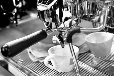Kahve makinesinden espresso, kahve makinesinden kahve makinesi.