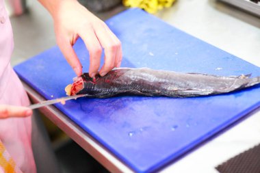 Gutting ve filleting, Şef filleting balık kitche, taze balık hazırlamak