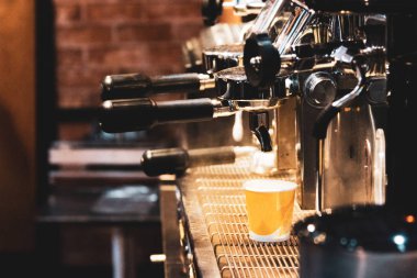 espresso kahve makinesi kahve makinesi kahve dükkanında kafede vurdu