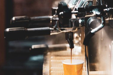 espresso kahve makinesi kahve makinesi kahve dükkanında kafede vurdu