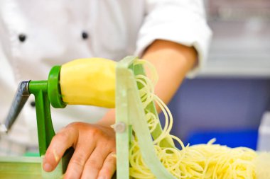 Sebze bıçağı Spiralizer, patates spagetti tablo ile Spiral sebze Dilimleme