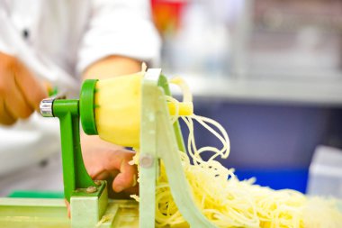 Sebze bıçağı Spiralizer, patates spagetti tablo ile Spiral sebze Dilimleme