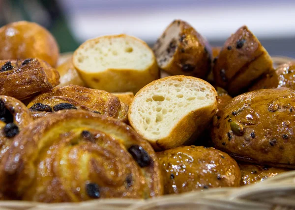 Čerstvé Pečené Croissanty Pekárně Čerstvě Upečené Francouzské Croissanty — Stock fotografie