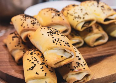 puf böreği ev yapımı ahşap oyun tahtası