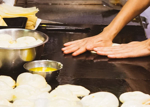 Roti pişirme işlemi, Hint geleneksel sokak Canai yapım