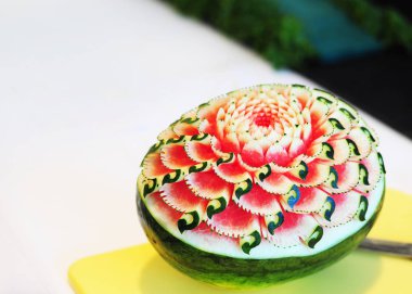 Meyve ve sebze oymalar, oyma ekran Tay meyve