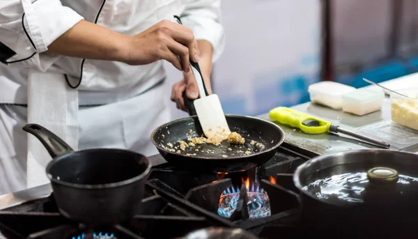 Chef cooking food in the kitchen, Chef preparing food — Stock Photo, Image