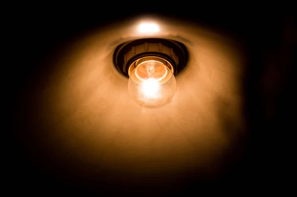 Вольфрамовая лампа лампа, винтажный стиль дизайна — стоковое фото