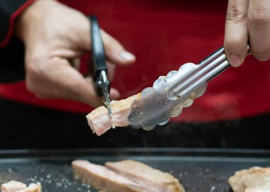 Makas, domuz pirzolası, biftek, ızgara domuz pirzolası, biftek.