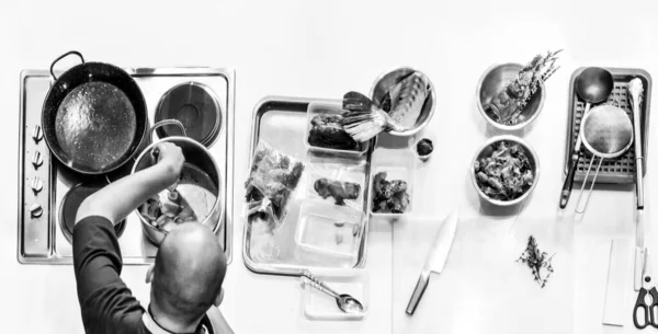 Mutfakta Aşçı Işte Aşçı Siyah Whit — Stok fotoğraf