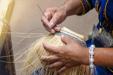 El dokuma fabrikası, el yapımı Tayland pamuğu.
