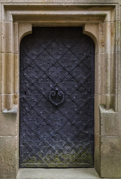 Robusta Porta Nel Castello Sono Circondati Muratura Pietra Stile Gotico — Foto Stock