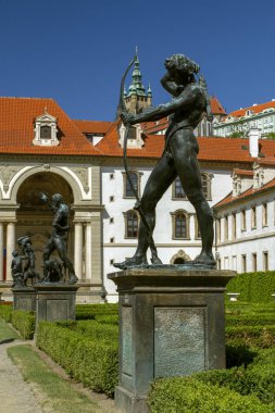  Waldstein Sarayı Bahçe ve sokak ile bronz heykeller. Prag, Mala Strana merkezinde. Prague, Çek Cumhuriyeti. Seyahat .