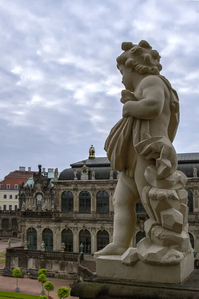 Dresden, Almanya. Zwinger Sanat Galerisi ve Müzesi. Zwinger karmaşık bir müzedir. Saksonya, Avrupa seyahat.