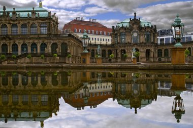 Dresden, Almanya. 16 Temmuz 2018. Zwinger Sanat Galerisi ve Müzesi. Zwinger karmaşık bir müzedir. Saxony, Almanya. Avrupa seyahat.