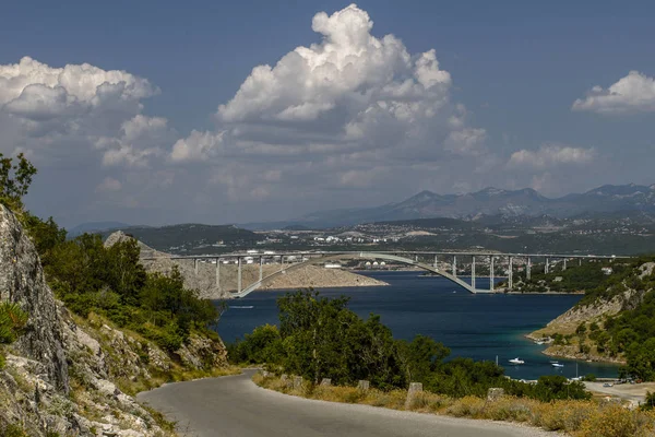 克尔克岛的桥 克尔克是亚得里亚海的克罗地亚海岸的大岛 欧洲旅行 水平视图 — 图库照片