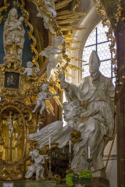  Kladruby, Çek Cumhuriyeti. 13, Ekim 2018. Sunak Benedictines Kladruby Manastırı. İç dekorasyon kilise, kilise iç simgeler. İç görünüm. Europe.  