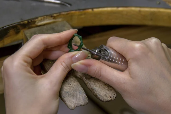 Beruf Juwelier Arbeiten Mit Wachs Hände Arbeitender Juwelier Der Juwelierwerkstatt — Stockfoto