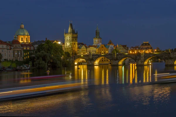 Most Karola Pradze Godzinach Wieczornych Nocny Widok Rzeki Wełtawy Mostu — Zdjęcie stockowe