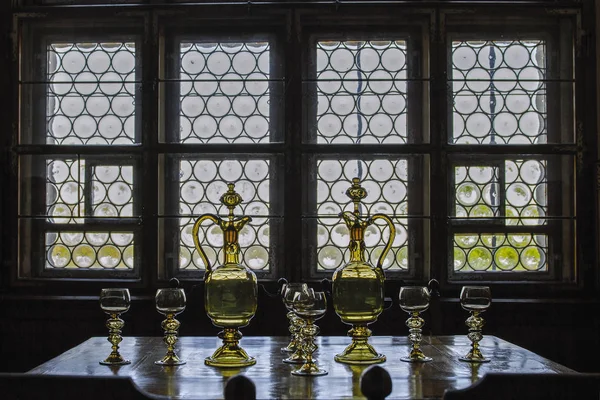 Castillo Bouzov República Checa Abril 2018 Copas Vino Colocadas Mesa —  Fotos de Stock