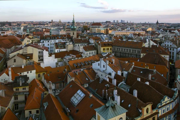 プラハの歴史的中心部の空撮 ヨーロッパの旅行 — ストック写真