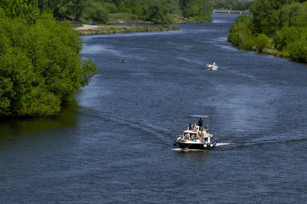 Landschap Van Oever Van Rivier Speedboot Rivier Zomerdag Zomervakantie Ontspanning — Stockfoto