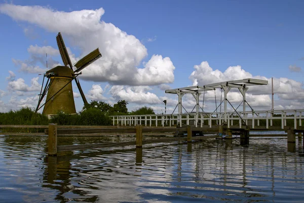 Reisen Die Niederlande Landschaft Mit Windmühlen Kinderdeich Erholungsgebiet Mit Windrädern — Stockfoto