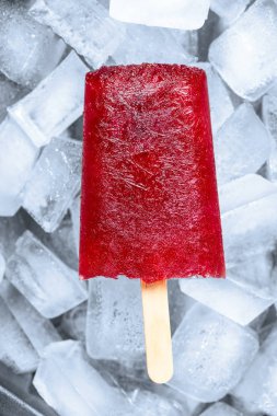 Suyu buz sopa closeup arka plan üzerinde dondurulmuş